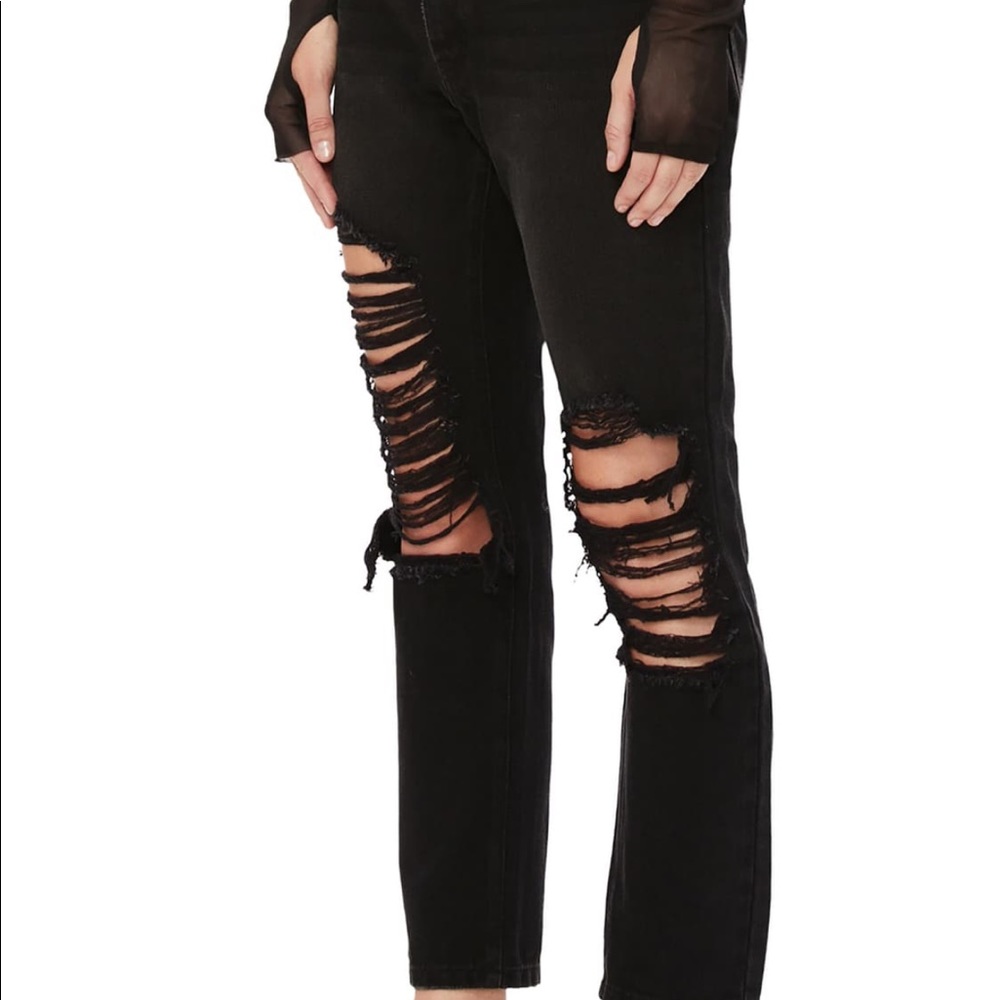 BLACK DISTRESSED CROPPED JEANS